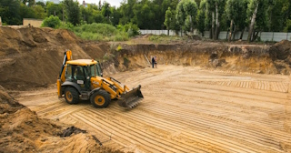 Разработка котлована Кыштым стоимость за от 578 руб. м3 - заказать работы по копке и рытью котлованов | траншей
